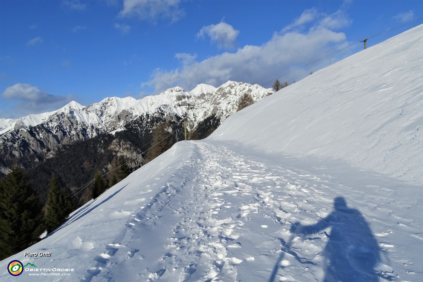 68 Sceso al colletto seguendo la pista battuta rientro verso la pista panoramica.JPG